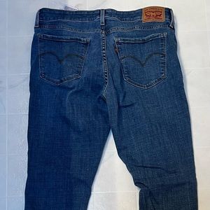 Womens Levi’s jeans
